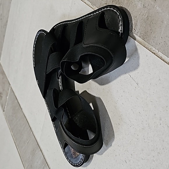 Shein black sandals, brand new - Picture 4 of 4